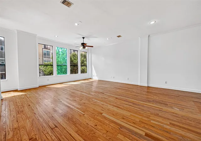 Photo 4 of Townhouse for sale at 2118 Holman St, Houston, TX 77004 | MLS# 95474291 | Listing updated on 2026-06-14