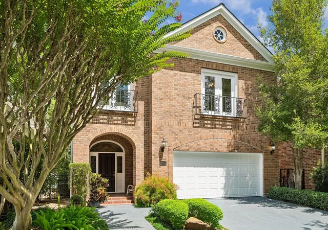 Photo 1 of Sale Pending at 231 Sugarberry Cir, Houston, TX 77024 | MLS# 93119270 | Listing updated on 2026-09-04