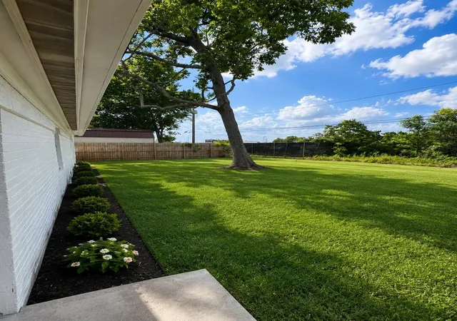 18th image of 323 Spruce Lake Rd, Houston, TX 77336 | MLS# 69296754