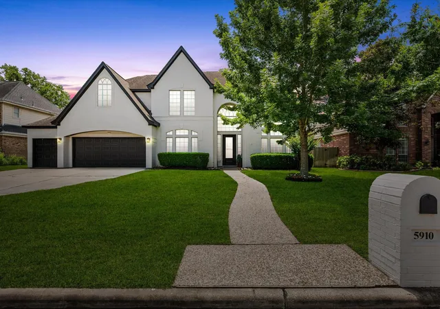 Photo 3 of Sale Pending at 5910 Center Ct Dr, Spring, TX 77379 | MLS# 66497034 | Listing updated on 2026-08-30