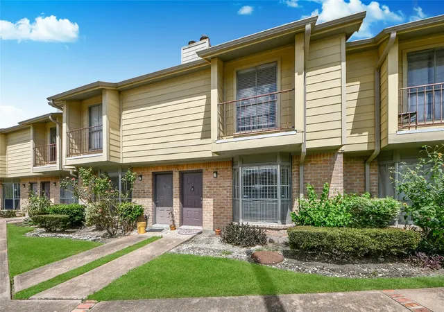 Listing Photo 2 - Condo for sale in building located at 9350 Country Creek Dr, Houston, TX 77036 - Unit #5