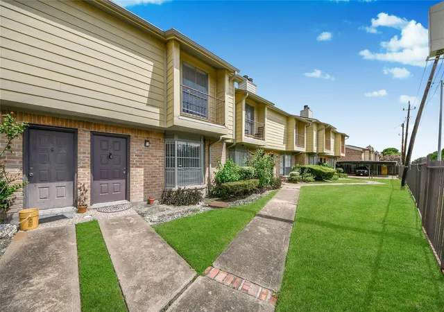 Listing Photo 3 - Condo for sale in building located at 9350 Country Creek Dr, Houston, TX 77036 - Unit #5