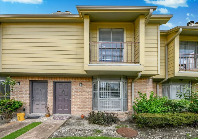 Listing Photo 4 - Condo for sale in building located at 9350 Country Creek Dr, Houston, TX 77036 - Unit #5
