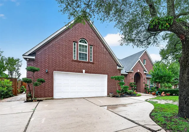 Photo 1 of Single family home for sale at 10117 Woodwind Dr, Houston, TX 77025 | MLS# 59847164 | Listing updated on 2026-08-09
