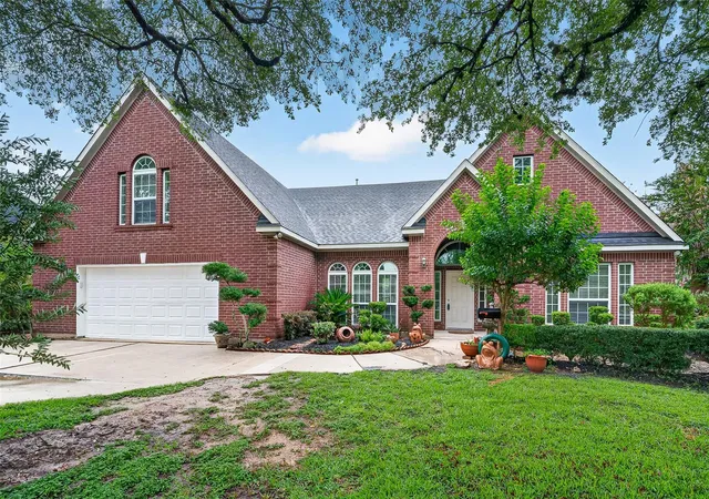 Photo 3 of Single family home for sale at 10117 Woodwind Dr, Houston, TX 77025 | MLS# 59847164 | Listing updated on 2026-08-09