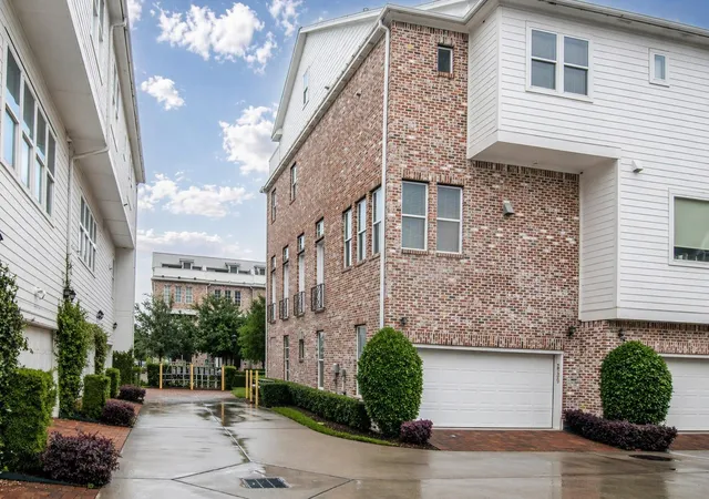 Photo 2 of Townhouse for sale at 2309 Kolbe Grv Ln, Houston, TX 77080 | MLS# 45934072 | Listing updated on 2026-07-18