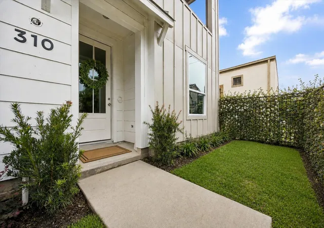2nd image of 308 Fowler St, Houston, TX 77007 | MLS# 46905128