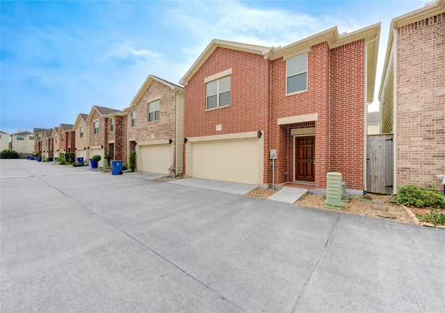 Homes for sale in Houston, TX | 3721 Main Poplar Dr, Houston, TX 77025 | MLS# 6557392