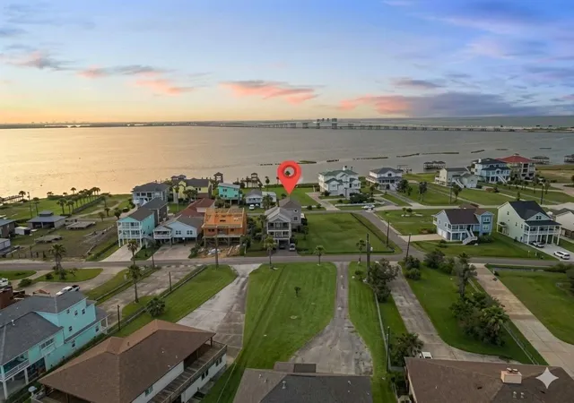 Photo 4 of Single family home for sale at 9605 Teichman Rd, Galveston, TX 77554 | MLS# 22126467 | Listing updated on 2026-09-16