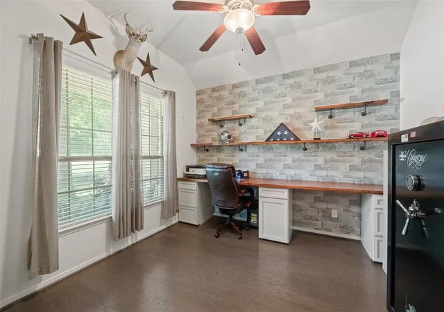 Photo 4 of Sale Pending at 9114 Silver Back Trl, Conroe, TX 77303 | MLS# 10981321 | Listing updated on 2026-09-12