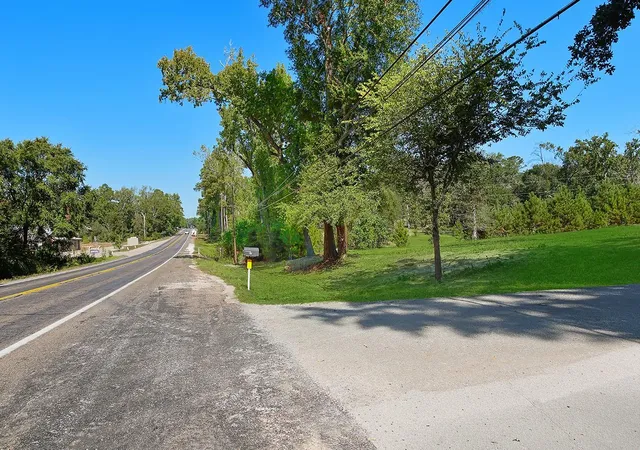 Photo 3 of Single family home for sale at 7185 State Hwy 75 S, Huntsville, TX 77340 | MLS# 58638754 | Listing updated on 2026-05-31
