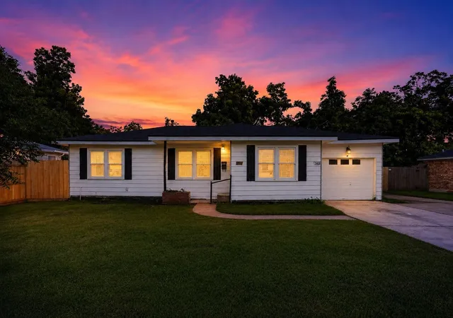 Homes for sale in Lake Jackson, TX | 310 Nasturtium St, Lake Jackson, TX 77566 | MLS# 62354306