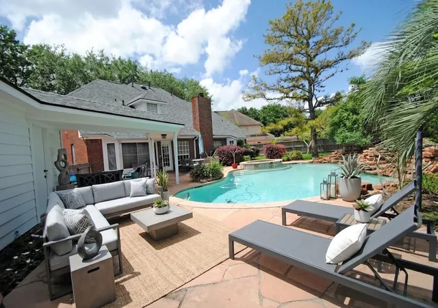 Photo 3 of Single family home for sale at 4110 Alice Dr, Sugar Land, TX 77478 | MLS# 16731016 | Listing updated on 2026-10-04