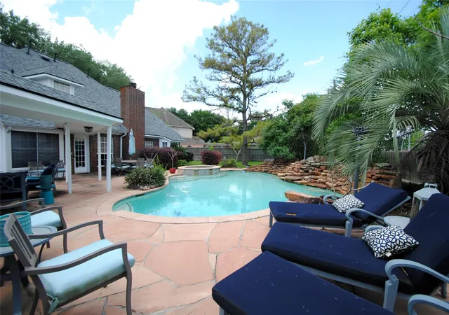Photo 3 of Single family home for sale at 4110 Alice Dr, Sugar Land, TX 77478 | MLS# 16731016 | Listing updated on 2026-10-04