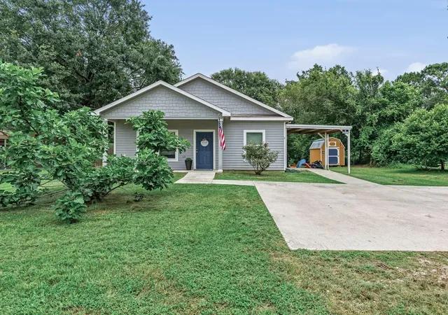 Homes for sale in Vidor, TX | 1951 Hickory Dr, Vidor, TX 77662 | MLS# 7607001