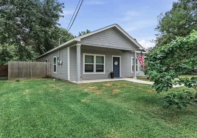 Homes for sale in Vidor, TX | 1951 Hickory Dr, Vidor, TX 77662 | MLS# 7607001
