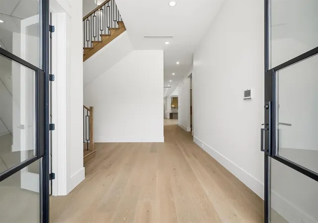 Photo 3 of Sale Pending at 211 W 34th Street, Houston, TX 77018 | MLS# 28641268 | Listing updated on 2026-09-03