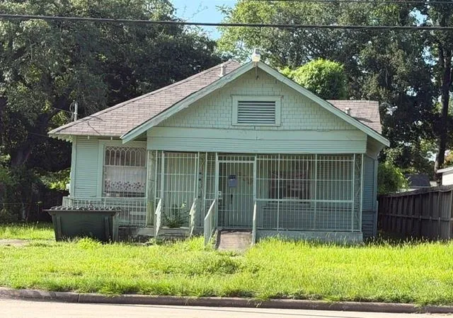 Photo 1 of Single family home for sale at 909 W Little York Rd, Houston, TX 77091 | MLS# 39042317 | Listing updated on 2026-07-23