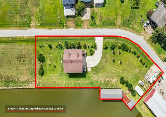 4th image of 220 Kings Dr, Freeport, TX 77541 | MLS# 93312825