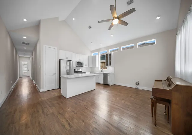 Photo 3 of Single family home for sale at 5415 Margarita St, Houston, TX 77020 | MLS# 15685149 | Listing updated on 2026-09-01