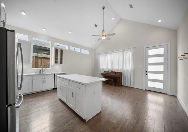 Photo 4 of Single family home for sale at 5415 Margarita St, Houston, TX 77020 | MLS# 15685149 | Listing updated on 2026-09-01