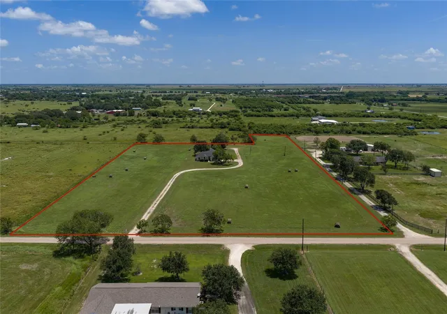 Photo 3 of Sale Pending at 799 County Rd 304, Edna, TX 77957 | MLS# 69616061 | Listing updated on 2026-08-26