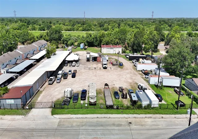 1st image of 1915 Sherwood Forest St, Houston, TX 77043 | MLS# 97361270