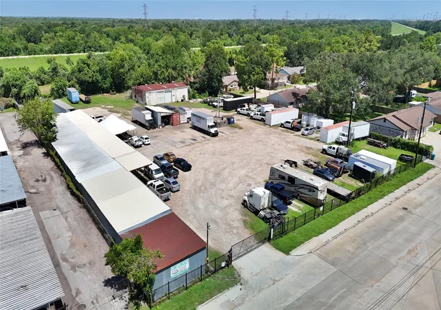 2nd image of 1915 Sherwood Forest St, Houston, TX 77043 | MLS# 97361270