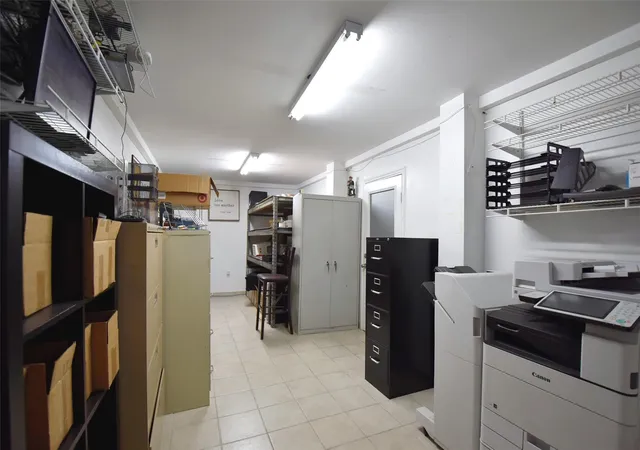 32nd image of 1915 Sherwood Forest St, Houston, TX 77043 | MLS# 97361270