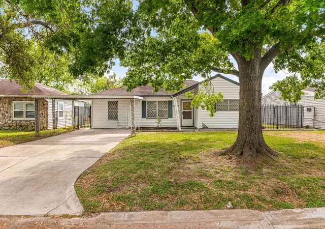 Photo 2 of Single family home for sale at 10923 Duane St, Houston, TX 77047 | MLS# 18301427 | Listing updated on 2026-07-14