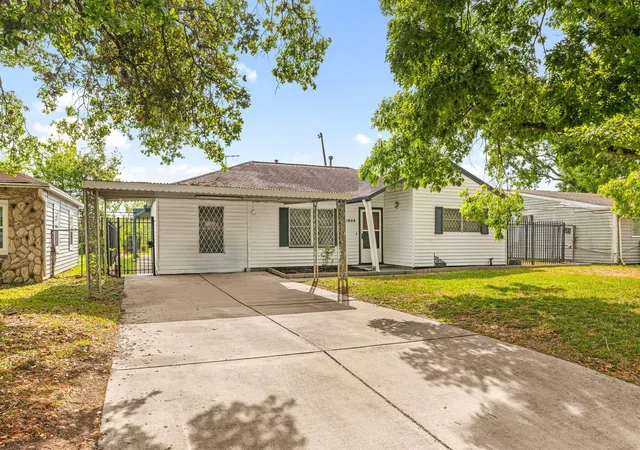 Photo 3 of Single family home for sale at 10923 Duane St, Houston, TX 77047 | MLS# 18301427 | Listing updated on 2026-07-14