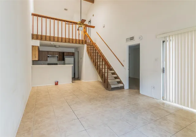 Listing Photo 4 - Condo for sale in building located at 12225 Sandpiper Dr, Houston, TX 77035 - Unit #122