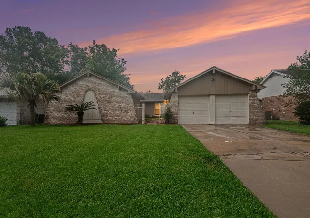 Homes for sale in Friendswood, TX | 16318 Blackhawk Blvd, Friendswood, TX 77546 | MLS# 89617875