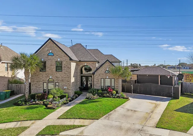 Photo 3 of Sale Pending at 3305 Oak Dale Way, Seabrook, TX 77586 | MLS# 94650649 | Listing updated on 2026-09-17