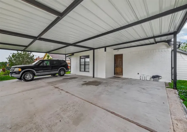 Photo 2 of Sale Pending at 11806 Roandale Dr, Houston, TX 77048 | MLS# 28531004 | Listing updated on 2026-09-22