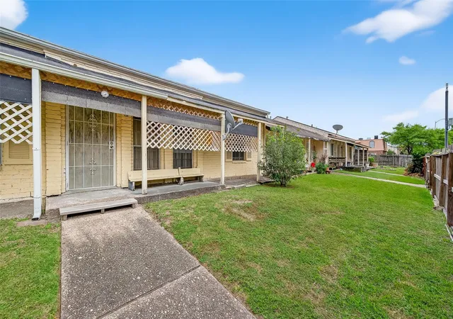 2nd image of 6201 Ranchester Dr #4, Houston, TX 77036 | MLS# 44322773