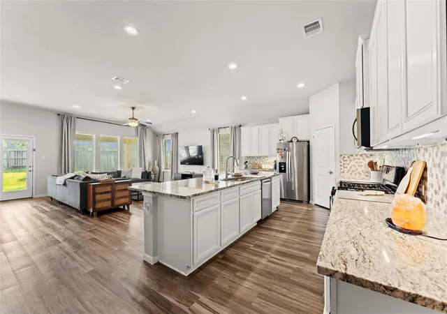 Photo 3 of Single family home for sale at 5807 Brimstone Hl Ln, Conroe, TX 77304 | MLS# 79469322 | Listing updated on 2026-09-11