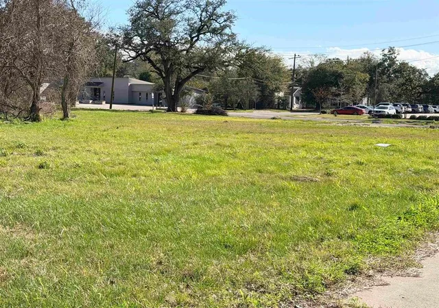 19th image of 1606 W Park Ave, Orange, TX 77630 | MLS# 75221033