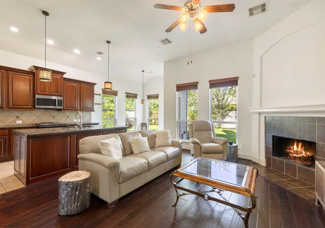 Photo 2 of Single family home for sale at 10 Sagamore Ridge Pl, Spring, TX 77389 | MLS# 85014225 | Listing updated on 2026-09-10