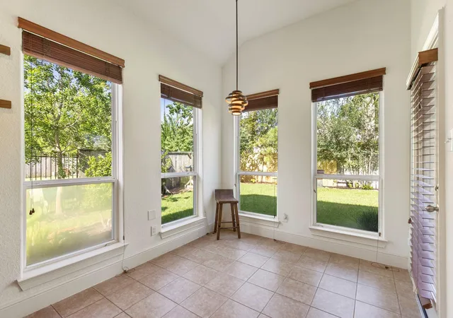 Photo 4 of Single family home for sale at 10 Sagamore Ridge Pl, Spring, TX 77389 | MLS# 85014225 | Listing updated on 2026-09-10