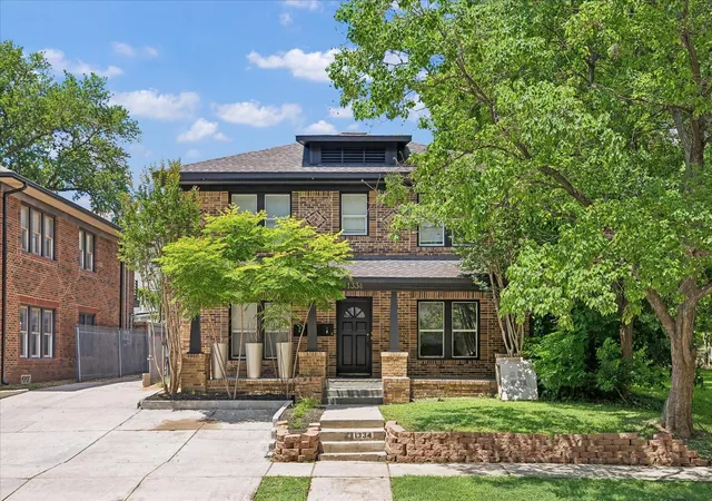 Photo 1 of Sale Pending at 1334 W Pierce St, Houston, TX 77019 | MLS# 24130423 | Listing updated on 2026-09-15