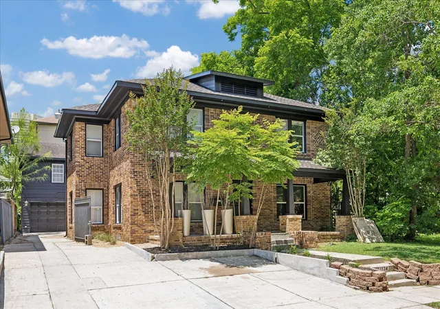 Photo 2 of Sale Pending at 1334 W Pierce St, Houston, TX 77019 | MLS# 24130423 | Listing updated on 2026-09-15