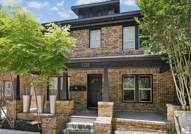 Photo 3 of Sale Pending at 1334 W Pierce St, Houston, TX 77019 | MLS# 24130423 | Listing updated on 2026-09-15