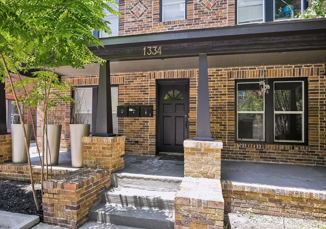 Photo 3 of Sale Pending at 1334 W Pierce St, Houston, TX 77019 | MLS# 24130423 | Listing updated on 2026-09-15