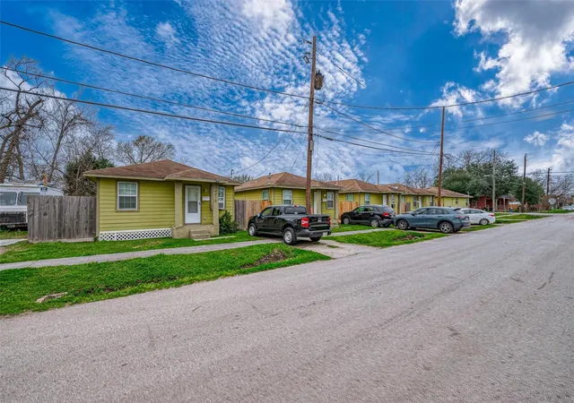 Photo 1 of Multi family home for sale at 3938 King St, Houston, TX 77026 | MLS# 25929932 | Listing updated on 2026-08-13