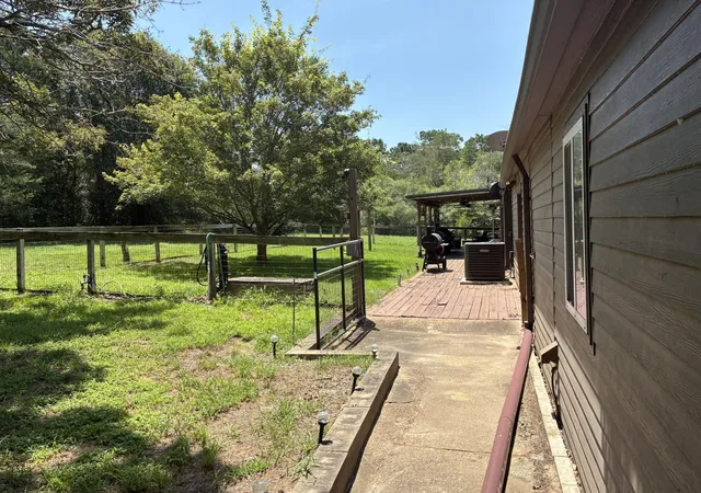 2nd image of 1052 Briar Crest Dr, New Ulm, TX 78950 | MLS# 98032034
