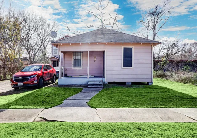 Photo 3 of Single family home for sale at 3230 Bremond St, Houston, TX 77004 | MLS# 28703156 | Listing updated on 2026-06-25