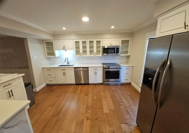 Photo 2 of Townhouse for sale at 4716 Post Oak Timber Dr, Houston, TX 77056 | MLS# 89446444 | Listing updated on 2026-09-05