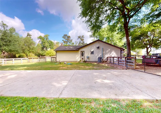Homes for sale in Pinehurst, TX | 142 Sentinel Oaks, Pinehurst, TX 77362 | MLS# 24086999