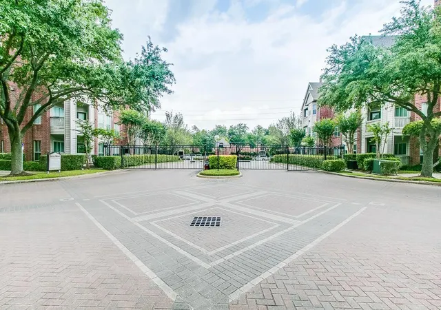 2nd image of 1330 Old Spanish Trl, Houston, TX 77054